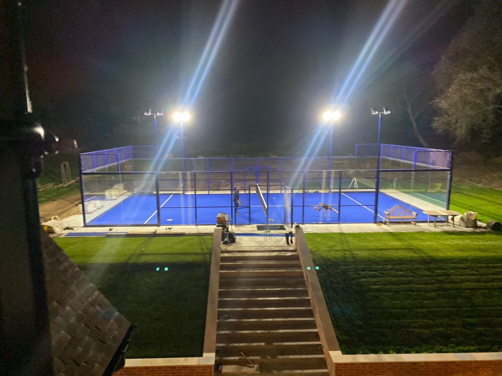 Flutlicht bei Padel-Anlagen