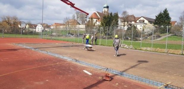 Stillgelegte Spielfelder in Padelplätze umbauen